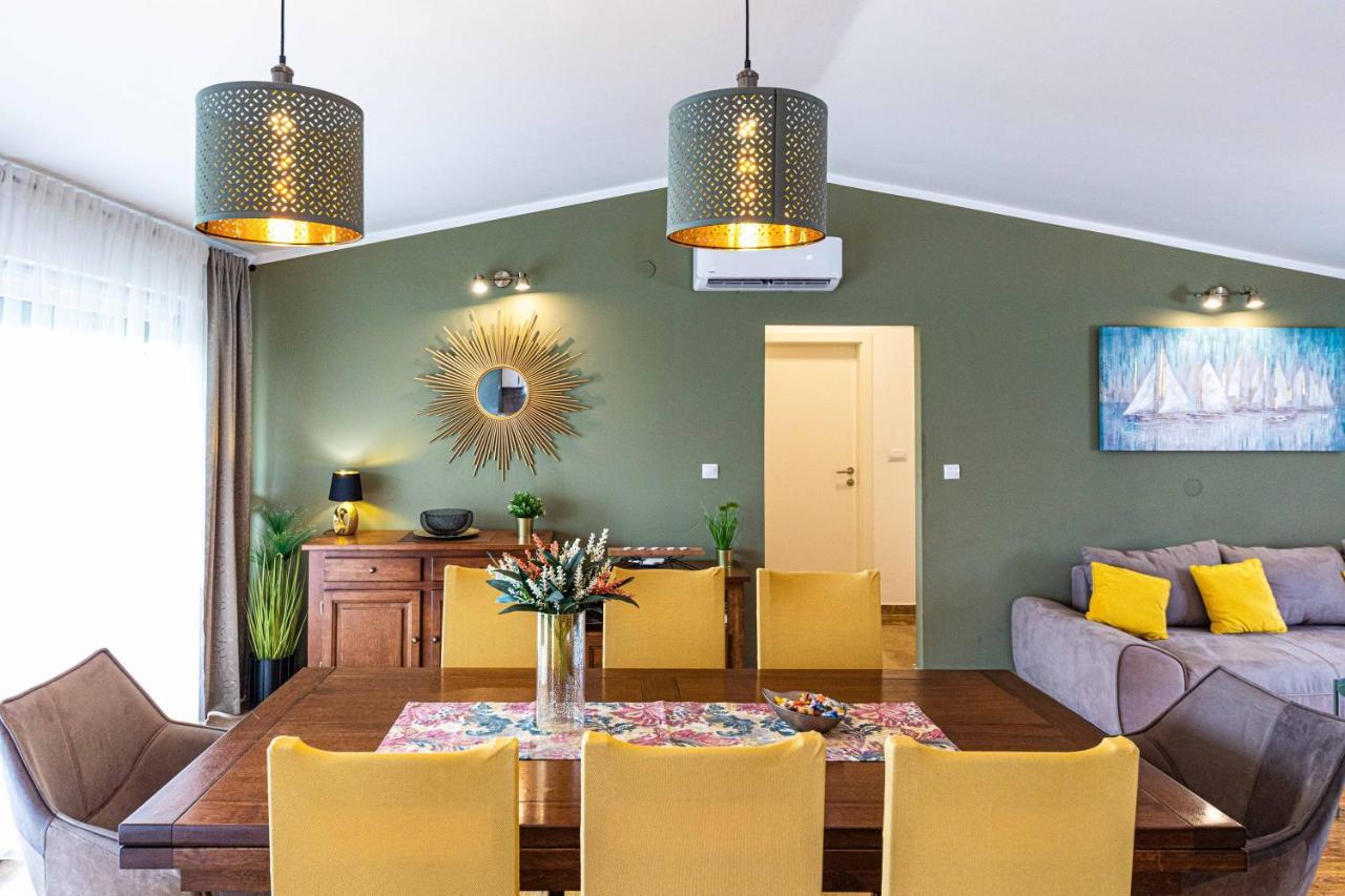 Home Away From Home With Outdoor Pool, Botanical Garden And A Beautiful Sea View Kastela Ngoại thất bức ảnh