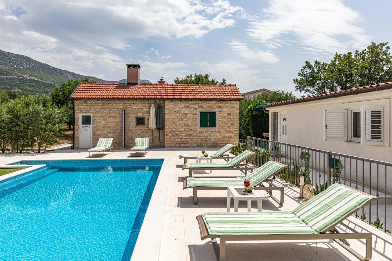 Home Away From Home With Outdoor Pool, Botanical Garden And A Beautiful Sea View Kastela Ngoại thất bức ảnh