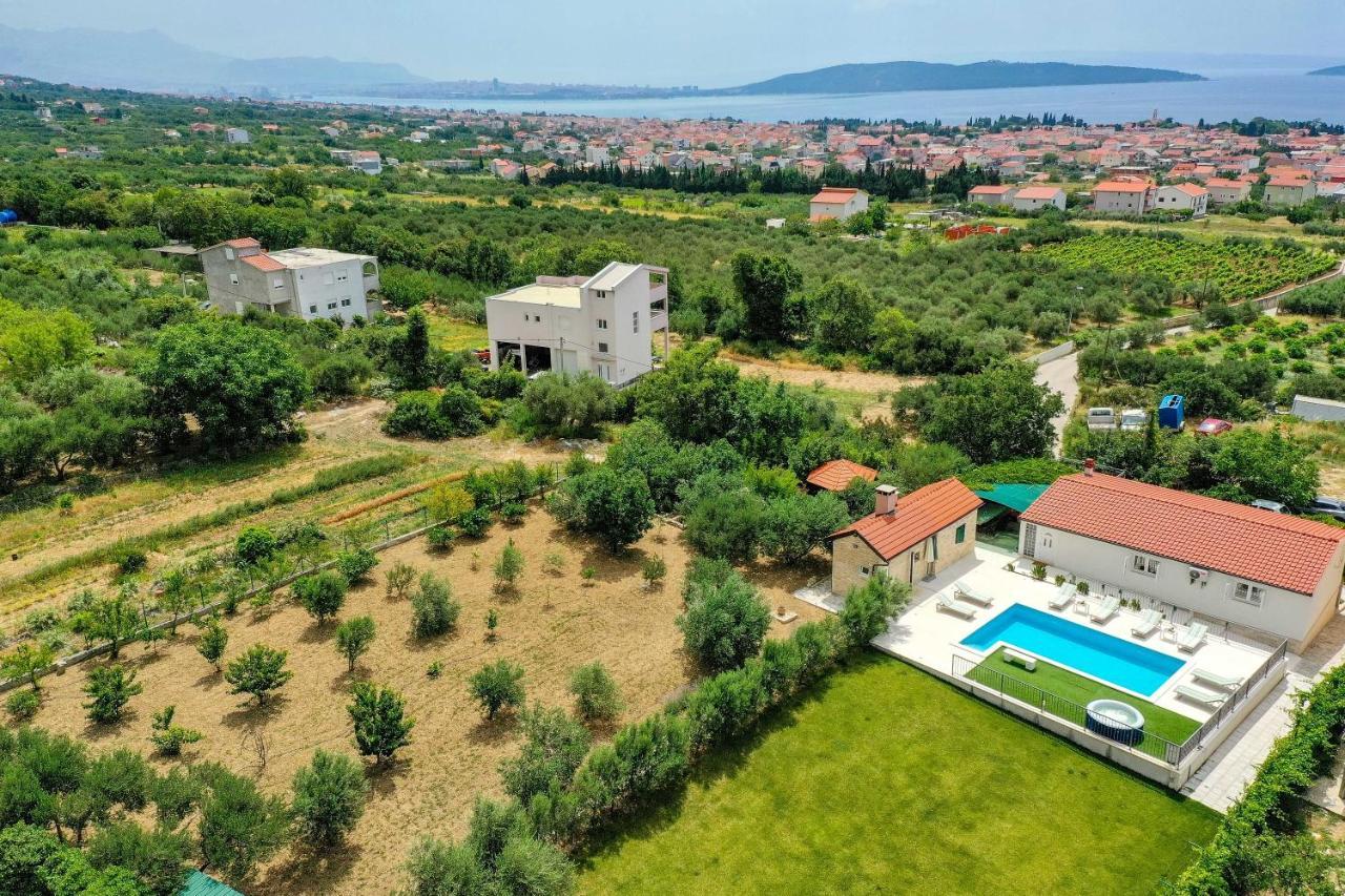 Home Away From Home With Outdoor Pool, Botanical Garden And A Beautiful Sea View Kastela Ngoại thất bức ảnh