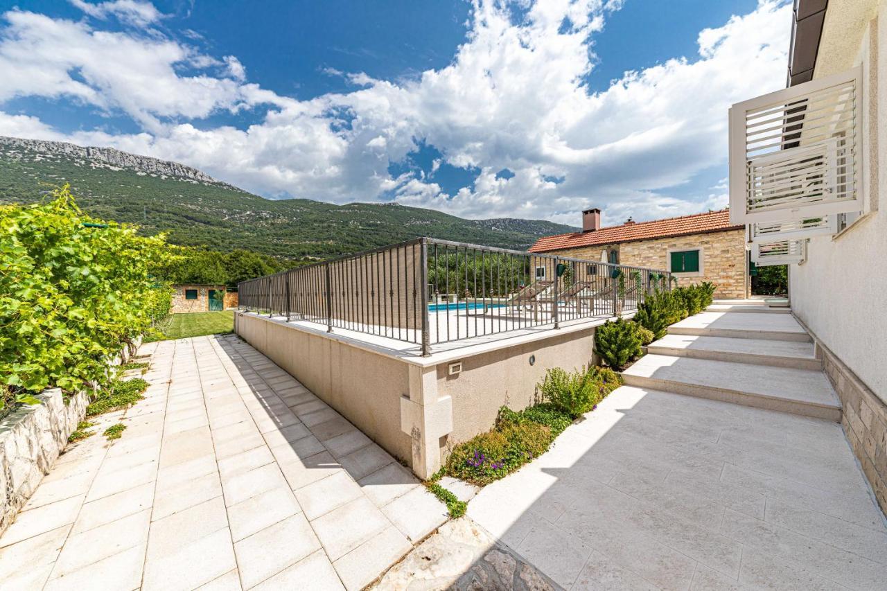 Home Away From Home With Outdoor Pool, Botanical Garden And A Beautiful Sea View Kastela Ngoại thất bức ảnh