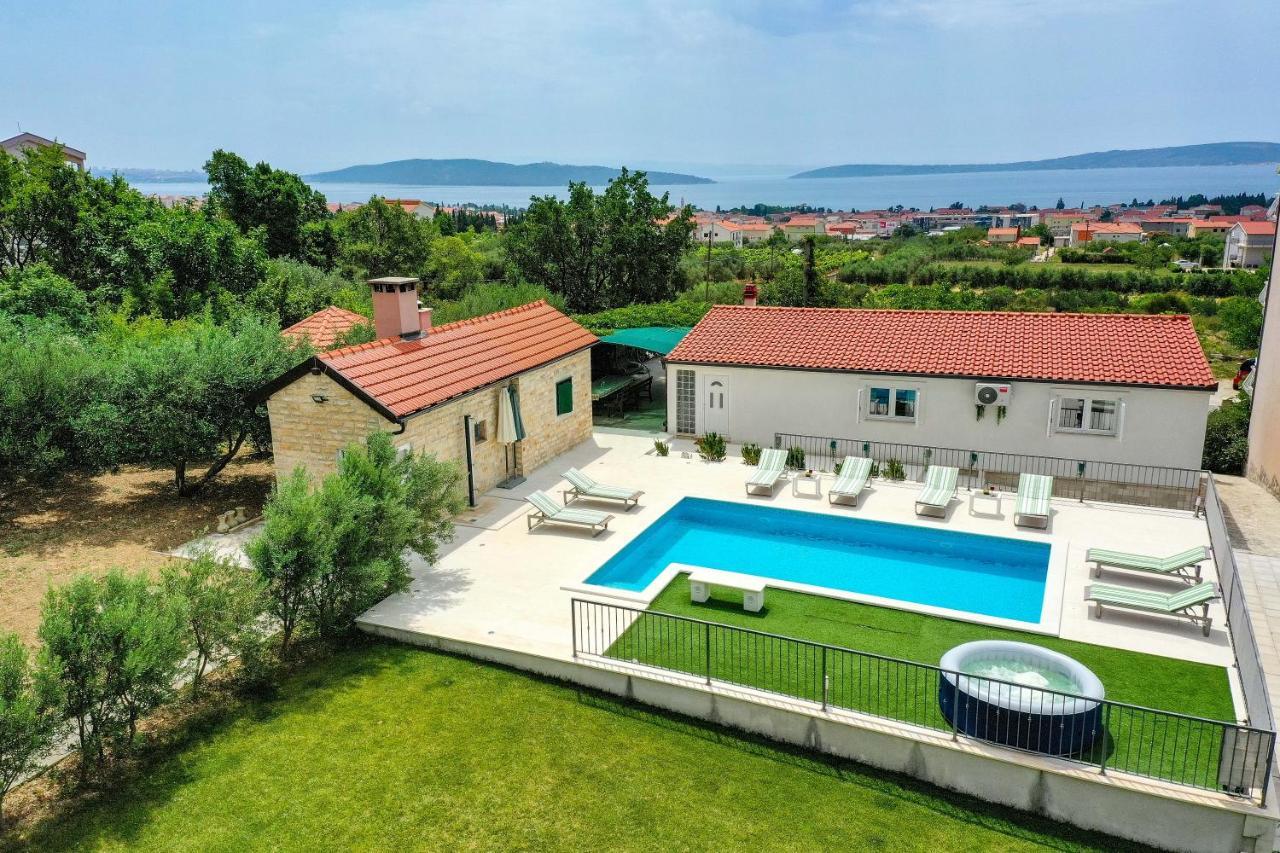 Home Away From Home With Outdoor Pool, Botanical Garden And A Beautiful Sea View Kastela Ngoại thất bức ảnh