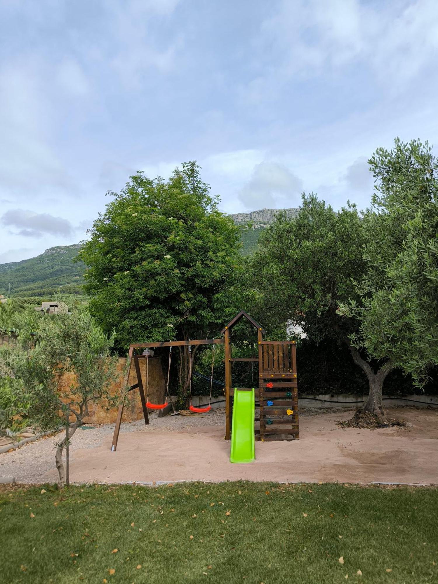 Home Away From Home With Outdoor Pool, Botanical Garden And A Beautiful Sea View Kastela Ngoại thất bức ảnh