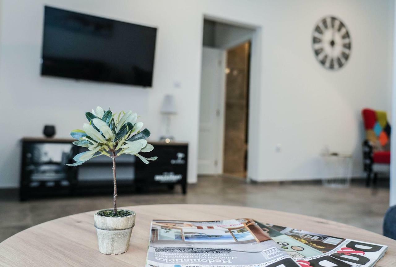 Home Away From Home With Outdoor Pool, Botanical Garden And A Beautiful Sea View Kastela Ngoại thất bức ảnh