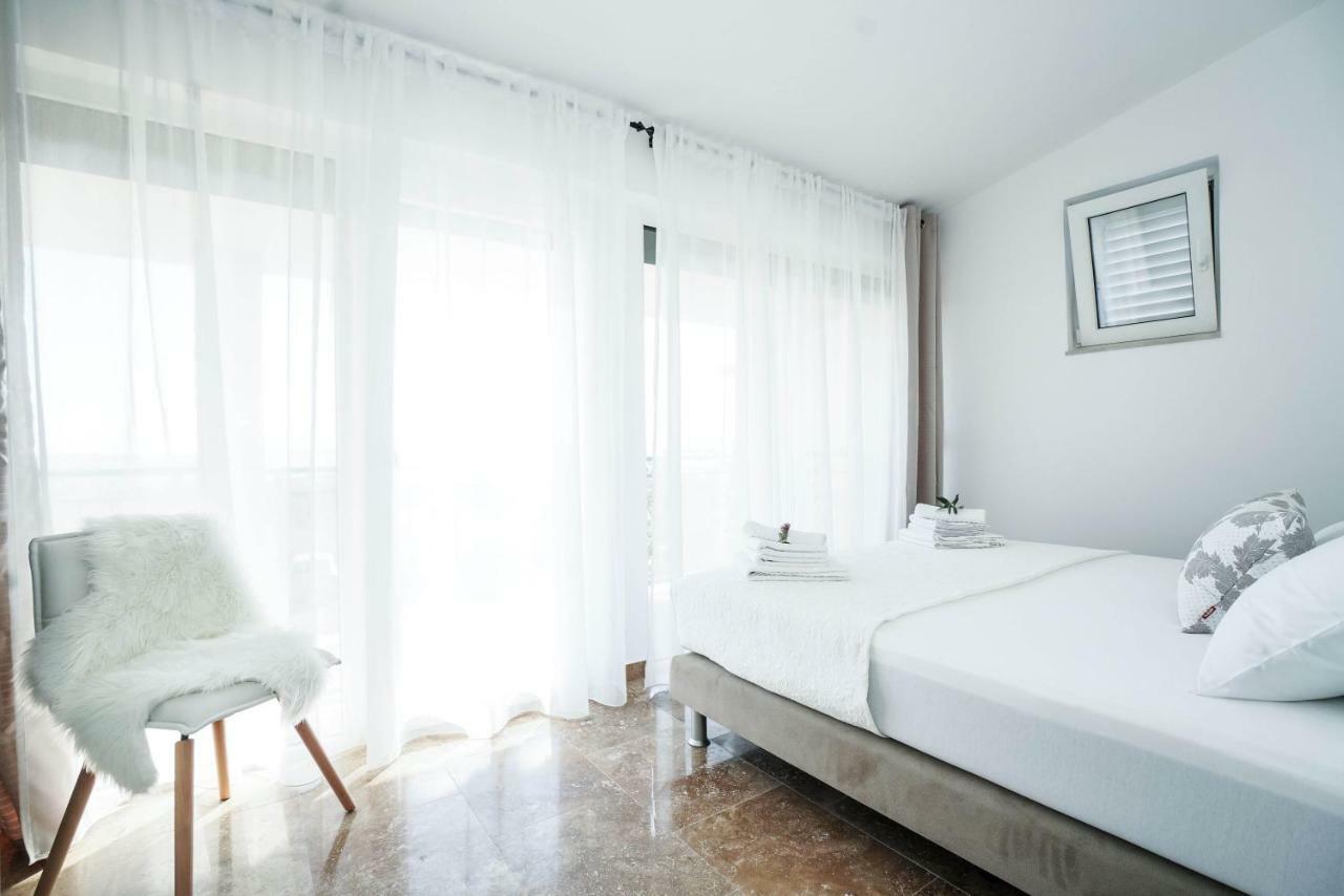 Home Away From Home With Outdoor Pool, Botanical Garden And A Beautiful Sea View Kastela Ngoại thất bức ảnh