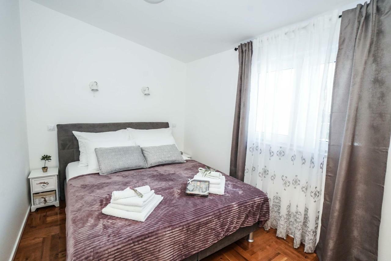 Home Away From Home With Outdoor Pool, Botanical Garden And A Beautiful Sea View Kastela Ngoại thất bức ảnh