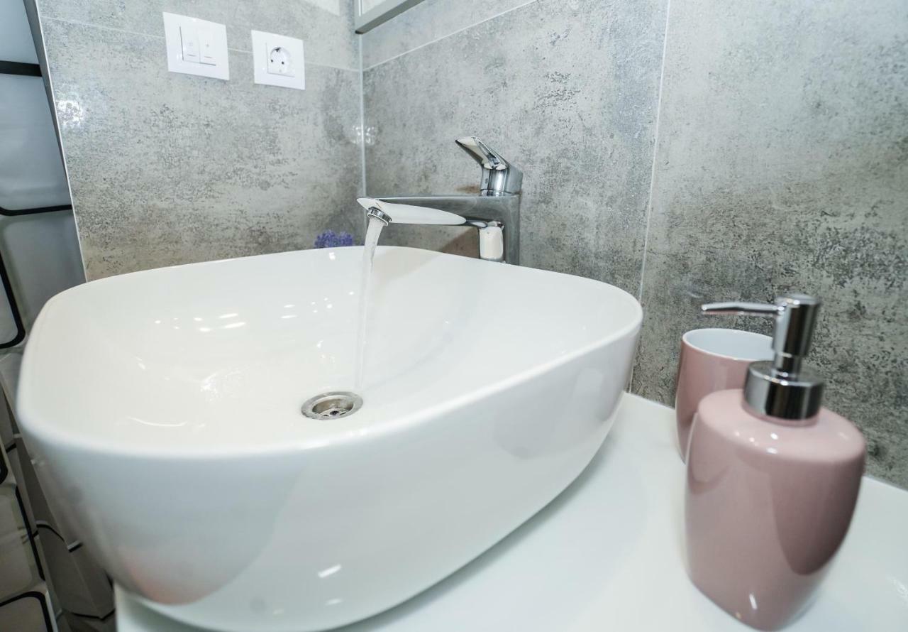 Home Away From Home With Outdoor Pool, Botanical Garden And A Beautiful Sea View Kastela Ngoại thất bức ảnh