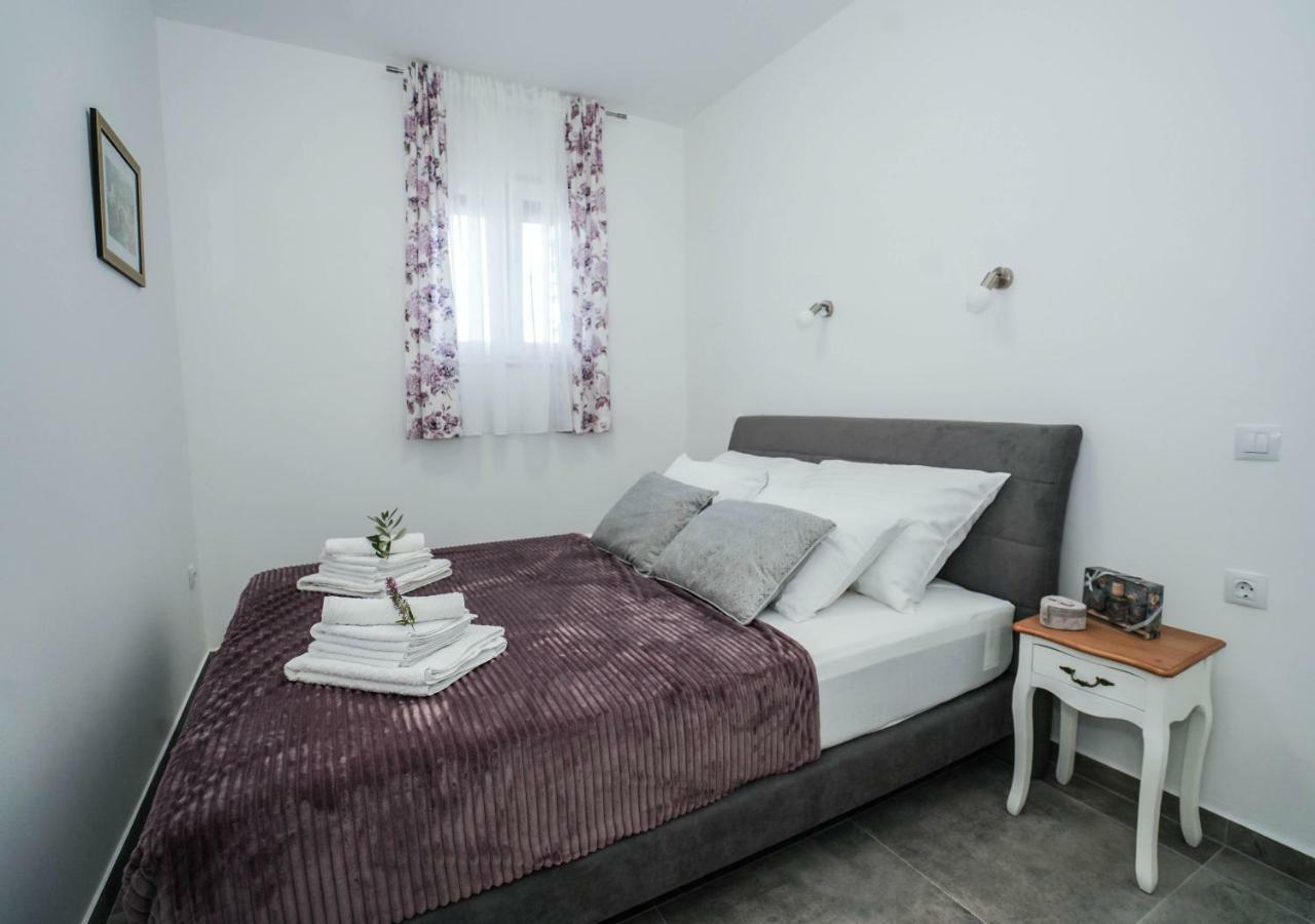 Home Away From Home With Outdoor Pool, Botanical Garden And A Beautiful Sea View Kastela Ngoại thất bức ảnh